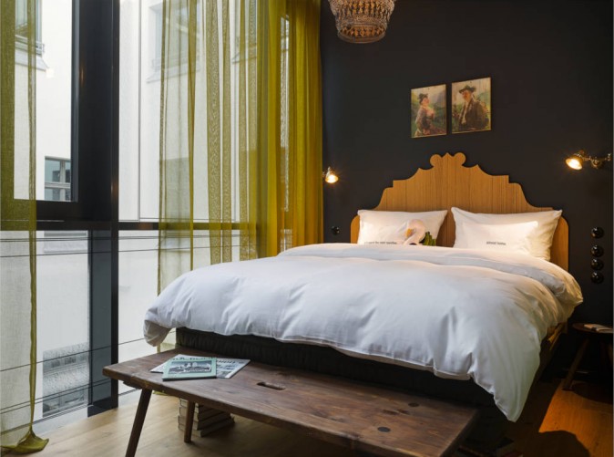 031_Schoene Aussichten Touristik - 25h_RoyalBavarian_StephanLemke_Rooms_Chamber_large2